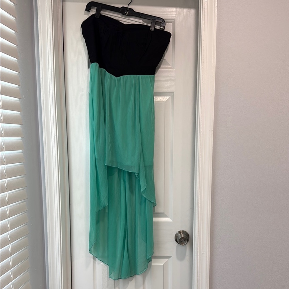 Elegant Black and Green Strapless Dress